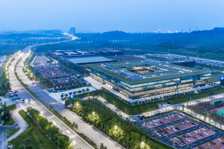 2024重庆城市年报|产业链:&ldquo;新汽车&rdquo;全年产量冲刺100万辆